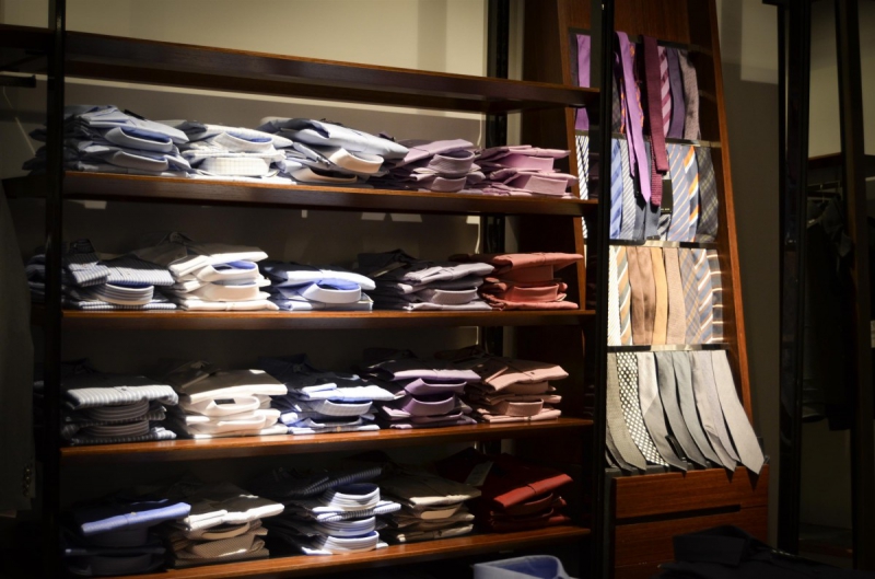 ecommerce-ST MARTIN DU VAR-min_shirts_exhibition_shop_shopping_shelf_buy_business_clothing-940715