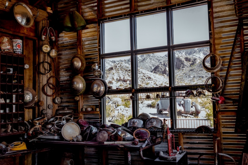 ecommerce-ST MARTIN DU VAR-min_shop_window_part_junk_abandoned-138873